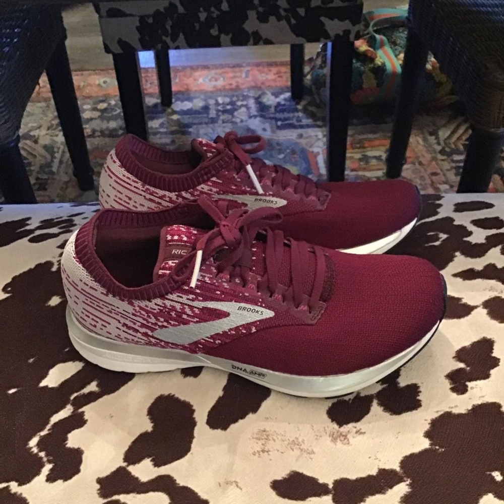 NWOT Brooks Sneakers